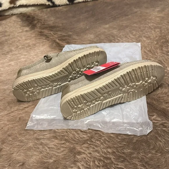 Hey dude wally Sox - Picture 4 of 4